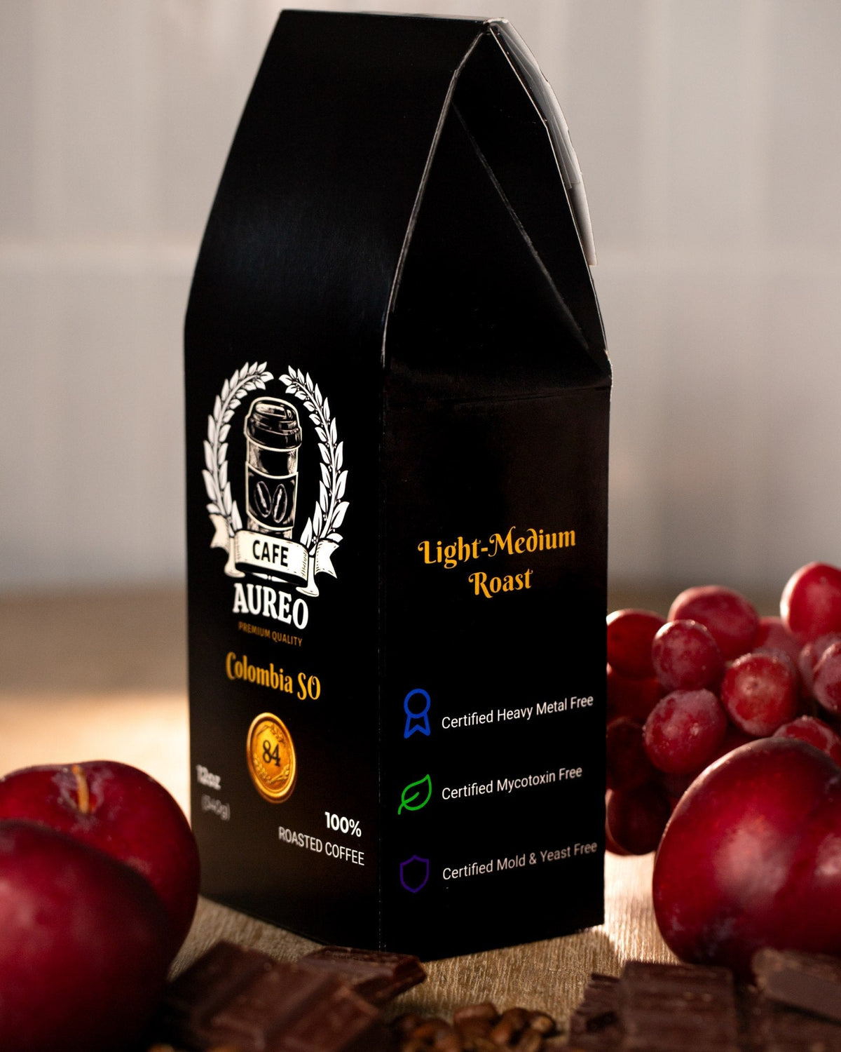 AUREO Colombia SO with red grapes and apples